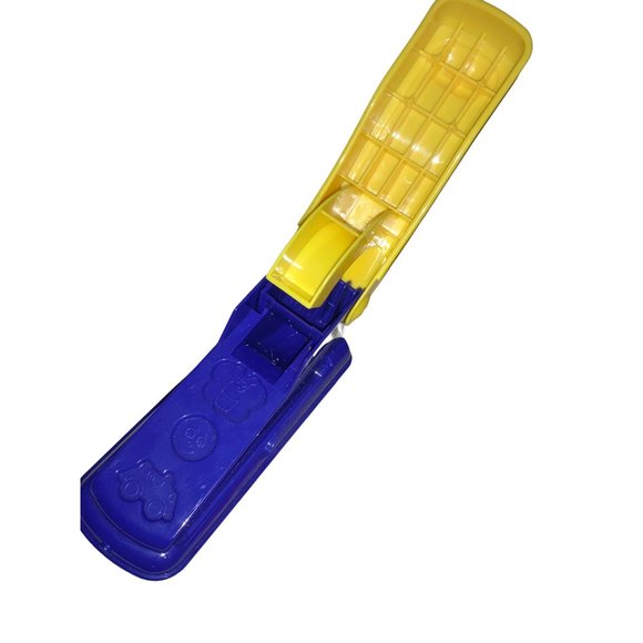 Play-Doh Play Set- FUN FACTORY— squeeze & mold shapes - Picture 6 of 10